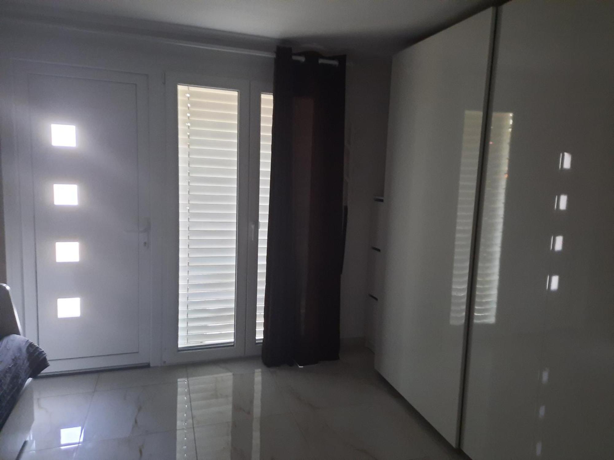 App Nina Apartment *